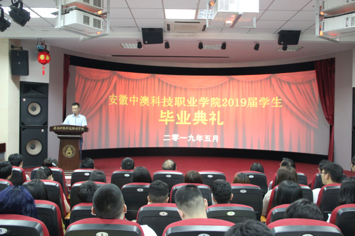 1567742241344512.jpg 毕业1.jpg