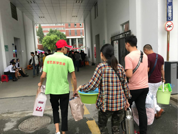 QY_JH3}7ZIHQL]V6B1EMVTV_meitu_10.jpg