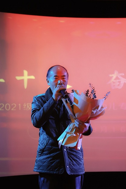 党委书记汪源浩深情演唱《唱支山歌给党听》.png