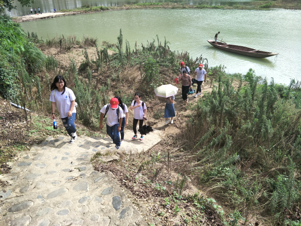 1499327652504977.jpg 爬来龙山.jpg
