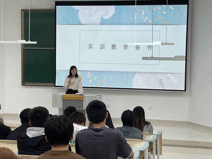 1696730523131698.jpg 卢灵丽4.jpg