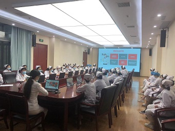 1652928765123823.png 受邀为医院培训护士2.png