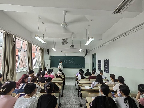 诚信月班会图片.jpg