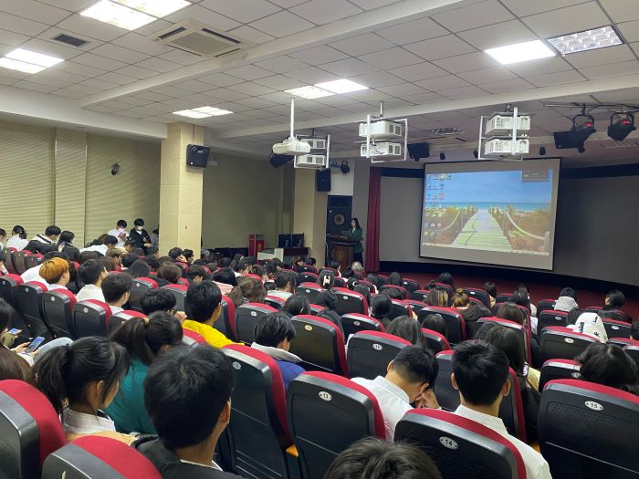 1670892103137344.jpg 见面会.jpg