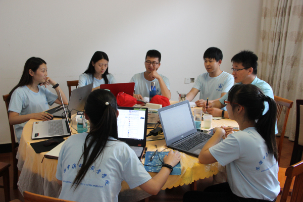 1499239517296919.jpg 与欧阳老师汇报.jpg