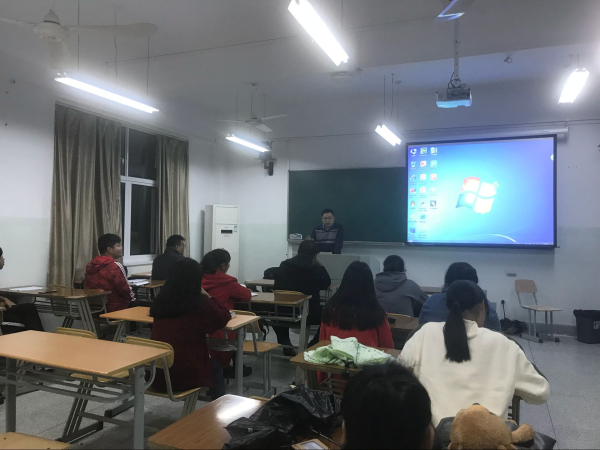 1508317121397484.jpg 唐博士来校专业导论课座谈.jpg