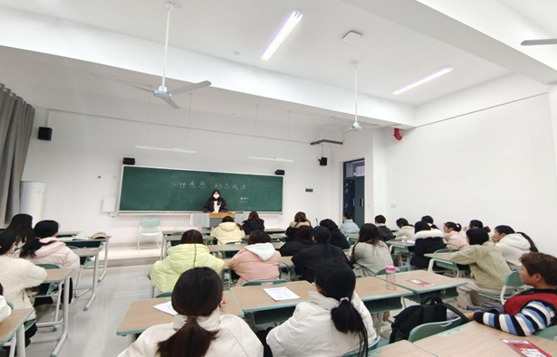 23级婴幼儿班召开“心怀感恩，励志成才“主题班会新闻稿图片.png
