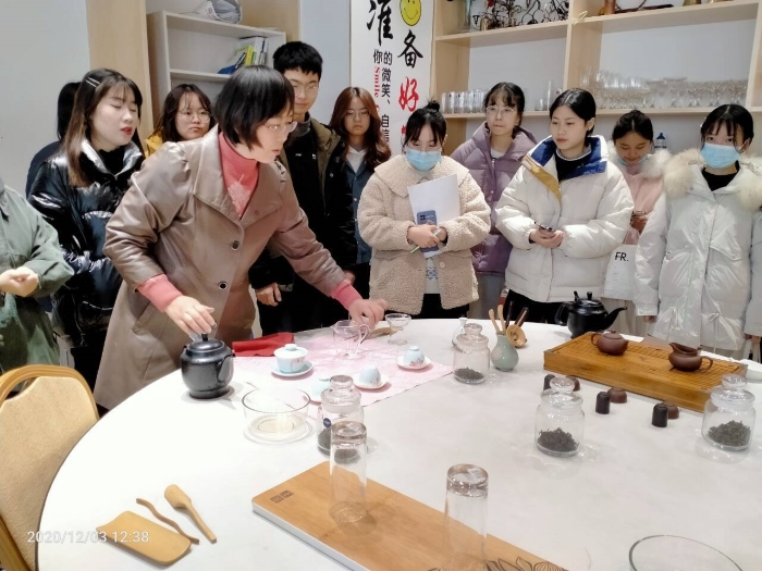 1608793535660150.jpg 1、示范学生茶艺.jpg