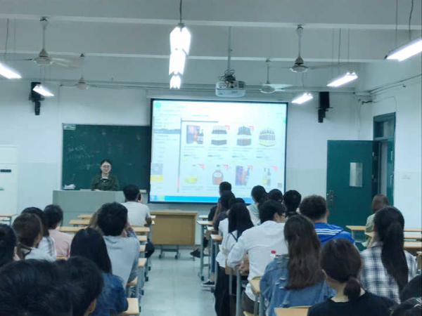 1507791615102243.jpg 9.28日毕业生经验交流.jpg