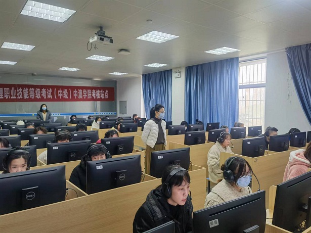 考试照片.JPG